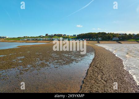 Whitstable, Kent, Regno Unito - 6 2022 ottobre - The Street on Tankerton Beach Foto Stock