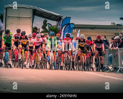 Ouistreham, Francia Ottobre 2022. In bicicletta su una spiaggia Ouistreham in Normandia, Ciro Cross. Foto Stock