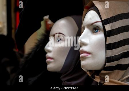 Vista del manichino per la visualizzazione dell'hijab, primo piano. Foto Stock