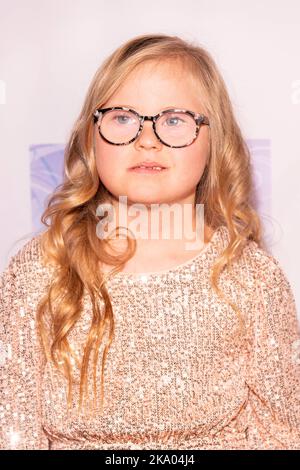 Woodland Hills, California, Stati Uniti. 29th Ott 2022. Mia Armstrong partecipa oggi al 1st° Fundraiser annuale All Ghouls Gala per la cura dell'autismo presso la residenza privata di Woodland Hills, CA, ottobre 29th 2022 Credit: Eugene Powers/Alamy Live News Foto Stock