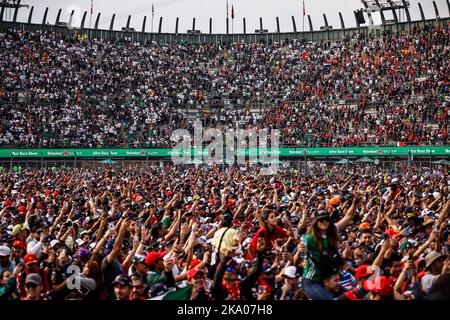 Spettatori, tifosi podio durante il Gran Premio di Formula 1 de la Ciudad de Mexico 2022, Gran Premio del Messico 2022, 20th° round del Campionato del mondo FIA di Formula uno 2022 dal 28 al 30 ottobre 2022 sull'Autodromo Hermanos Rodríguez, a Città del Messico, Messico - Foto Xavi Bonilla / DPPI Foto Stock