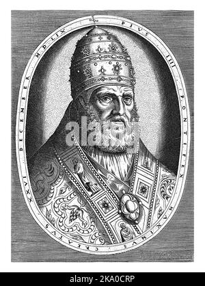 Ritratto di Papa Pio IV vestito con gli abiti papali, la testa è ornata con la tiara papale. Busto a destra in una cornice ovale con scritta sul bordo Foto Stock
