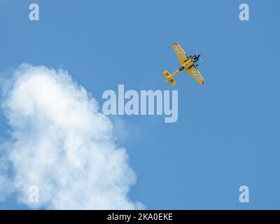 Sanford, Florida, Stati Uniti. 30th Ott 2022. Michael Goulian si esibisce durante l'Orlando Air & Space Show presso l'aeroporto internazionale di Sanford a Sanford, Florida. Romeo T Guzman/CSM/Alamy Live News Foto Stock