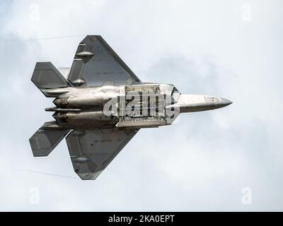 Sanford, Florida, Stati Uniti. 30th Ott 2022. F-22 Raptor esegue manovre durante l'Orlando Air & Space Show presso l'aeroporto internazionale di Orlando Sanford a Sanford, Florida. Romeo T Guzman/CSM/Alamy Live News Foto Stock