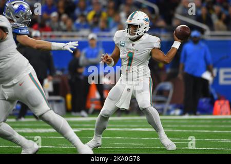 DETROIT, MI - 30 OTTOBRE: Miami Dolphins Quarterback (1) tua Tagovailoa in azione durante il gioco tra Miami Dolphins e Detroit Lions il 30 ottobre 2022 a Detroit, MI (Photo by Allan Dranberg/CSM) Credit: CAL Sport Media/Alamy Live News Foto Stock