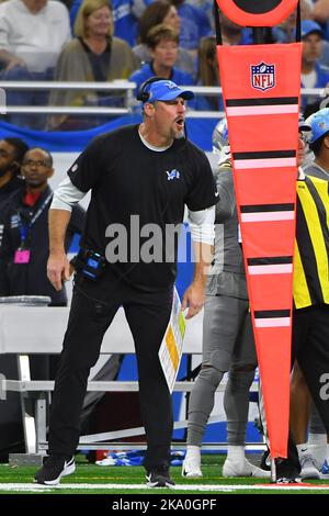 DETROIT, MI - 30 OTTOBRE: Dan Campbell, Head Coach di Detroit Lions, grida a margine durante il gioco tra Miami Dolphins e Detroit Lions il 30 ottobre 2022 a Detroit, MI (Foto di Allan Dranberg/CSM) Credit: CAL Sport Media/Alamy Live News Foto Stock