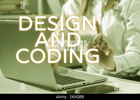 Scrittura visualizzazione testo progettazione e codifica. Concettuale foto HTML e programmazione, Cross piattaforma sviluppo sito web Donna digitando aggiornamenti su Lap Top Foto Stock