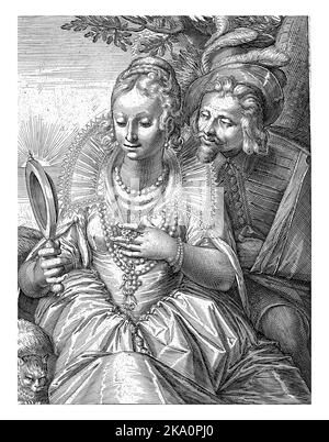 Una donna ben vestita guarda i suoi gioielli in uno specchio a mano. Un Signore la guarda sopra la sua spalla. Foto Stock