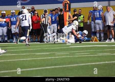 Velodromo Vigorelli, Milano, Italia, 30 ottobre 2022, Tackle of 9 Sam Fossey DB 175 86 08/02/1992 British Manchester Titans durante il Campionato europeo 2023 qualificatori - Italia vs Inghilterra - Calcio Foto Stock