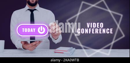 Conferenza video con didascalia concettuale. Panoramica aziendale registrazione e riproduzione di immagini in movimento e tecnologia aziendale ispirata al suono Foto Stock