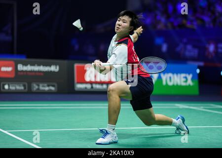 Parigi, Francia. 30th Ott 2022. He Bingjiao della Cina ha fatto ritorno durante la finale femminile contro Carolina Marin della Spagna al torneo di badminton del French Open 2022 a Parigi, in Francia, il 30 ottobre 2022. Credit: Tang Shi/Xinhua/Alamy Live News Foto Stock