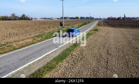 Audi RS2 carro sportivo d'avanguardia nei campi Foto Stock