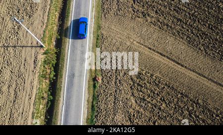 Audi RS2 carro sportivo d'avanguardia nei campi Foto Stock