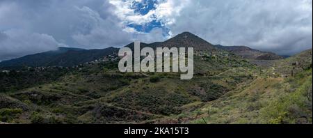 Una vista panoramica della città collinare di Jerome, Arizona Foto Stock