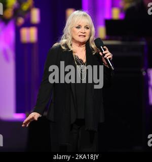 Nashville, Stati Uniti. 30th Ott 2022. Barbara Mandrell alla figlia di Coal Miner - Una Celebrazione della vita e della musica di Loretta Lynn tenutasi presso la Grand Ole Opry House il 30 ottobre 2022, a Nashville, TN. © Curtis Hilbun/AFF-USA.com Credit: AFF/Alamy Live News Foto Stock