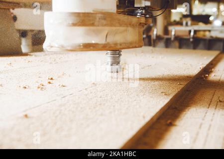 Lavorazione CNC, taglio legno. Industria del legno. Foto Stock