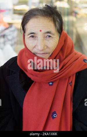 Gyanraj Rai ha proseguito lo sciopero della fame il 7th 2013 novembre per protestare contro il trattamento di Gurkhas da parte del governo britannico, Whitehall London. Foto Stock