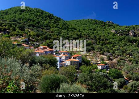 Il villaggio di montagna di Lafonas, Lesbos del Nord, Isole dell'Egeo del Nord, Grecia. Foto Stock