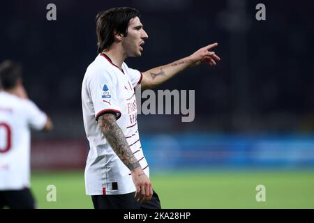 Torino, Italia. 30th Ott 2022. Sandro tonali di AC Milan gesta durante la Serie Una partita tra Torino FC e AC Milan allo Stadio Olimpico il 30 ottobre 2022 a Torino. Credit: Marco Canoniero/Alamy Live News Foto Stock