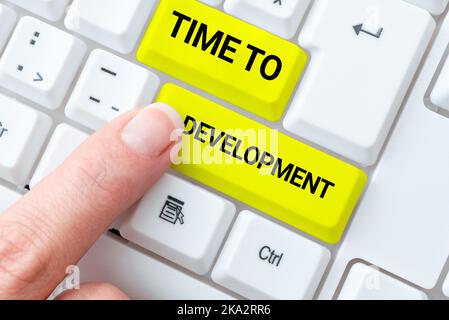 Didascalia concettuale tempo di sviluppo. Internet Concept Business Startup, pianificazione e strategia, gestione, realizzazione Typing Firewall Program Foto Stock