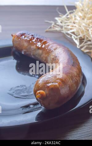 Salsiccia di zucca fatta con zucca e formaggio, spazio copia sulla sinistra e luce soffusa. Foto Stock