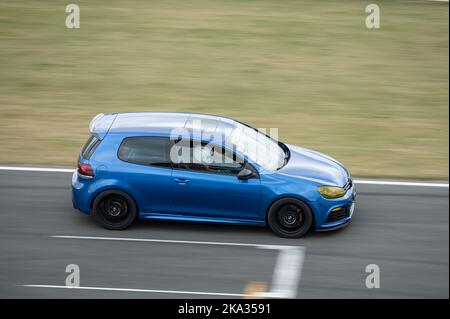 Sesta generazione di Volkswagen Golf R GTI in pista Foto Stock