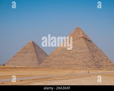 Una vista all'aperto della Piramide di Cheope in Egitto contro un cielo limpido Foto Stock