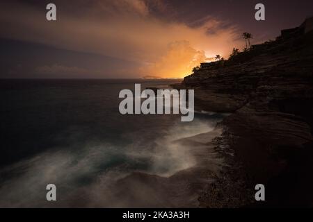 Hawaii Honolulu o'ahu sputing Cave China Walls Night esposizione lunga Foto Stock