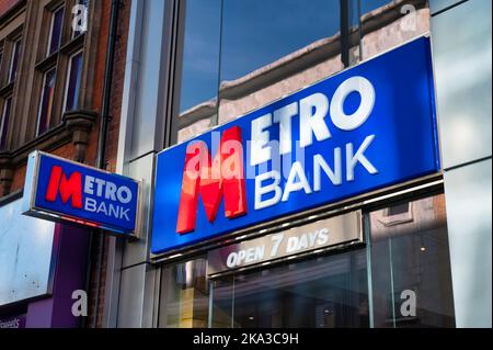 Liverpool, Regno Unito - 7 settembre 2022: L'indicazione per Metro Bank a Liverpool Inghilterra Foto Stock