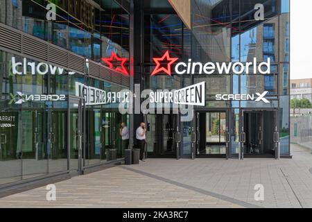 L'ingresso al complesso cinematografico Cineworld a Hounslow West London Inghilterra Regno Unito Foto Stock