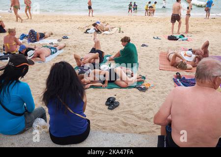 Turisti russi sulla spiaggia a Pattaya Thailandia Foto Stock