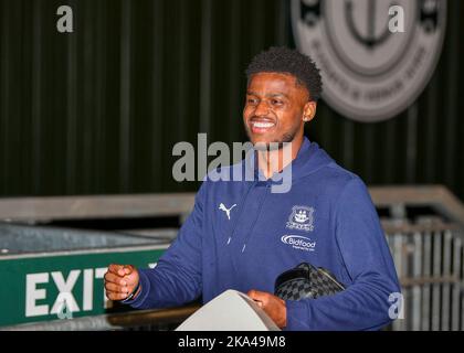 Plymouth, Regno Unito. 31st Ott 2022. Plymouth Argyle full back Bali Mumba (17) arriva durante la partita della Sky Bet League 1 Plymouth Argyle vs Exeter City a Home Park, Plymouth, Regno Unito, 31st ottobre 2022 (Foto di Stanley Kasala/News Images) a Plymouth, Regno Unito il 10/31/2022. (Foto di Stanley Kasala/News Images/Sipa USA) Credit: Sipa USA/Alamy Live News Foto Stock
