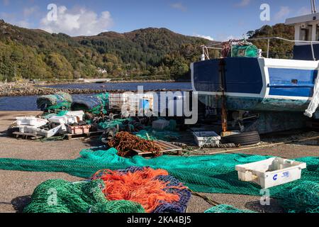 Reti da pesca al porto di Gairloch sulla costa atlantica della Scozia Foto Stock