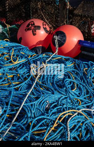 Reti da pesca al porto di Gairloch sulla costa atlantica della Scozia Foto Stock