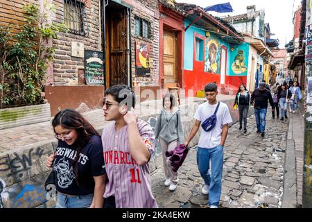 Bogota Colombia,la Candelaria Centro Historico centro storico centro storico Carrera 2 Calle del Embudo,teenager adolescente adolescente teenager Foto Stock