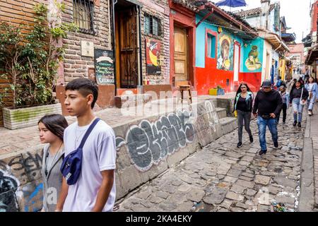 Bogota Colombia,la Candelaria Centro Historico centro storico centro storico Carrera 2 Calle del Embudo,teenager adolescente adolescente teenager Foto Stock