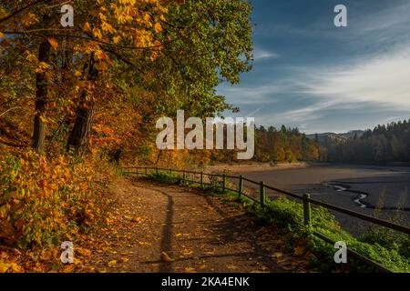 Harcov diga nella città di Liberec in autunno colore fresco mattig prima volta vuoto nella storia della città Foto Stock