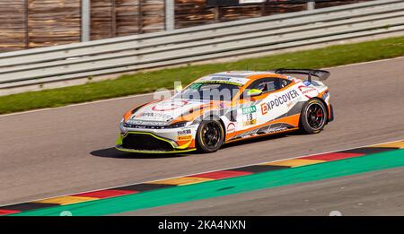 Un Racecar sulla pista Sachsenring Foto Stock