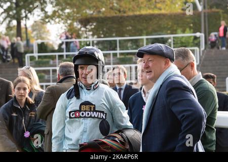 Ascot, Berkshire, Regno Unito. 29th ottobre 2022. Il jockey Tom Cannon ha vinto la GL Events Novices'Huddle Race all'ippodromo Ascot in assenza di cavalli. Proprietario Richard e Carol Cheshire. Allenatore Chris Gordon, Winchester. Sponsor Equestrian Schencing and Timber Ltd e Goodwin Racing Ltd. Credito: Maureen McLean/Alamy Foto Stock