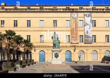 Monumento al cardinale Joseph Fesch (1763-1839), principe di Francia, fuori dal Palazzo Fesch ad Ajaccio (Corse-du-Sud) sull'isola di Corsica, Francia Foto Stock