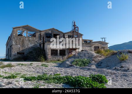 Una fabbrica abbandonata che producava olio d'oliva. Foto Stock