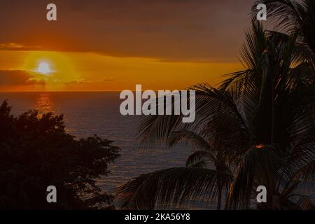 Tramonto sull'oceano Foto Stock