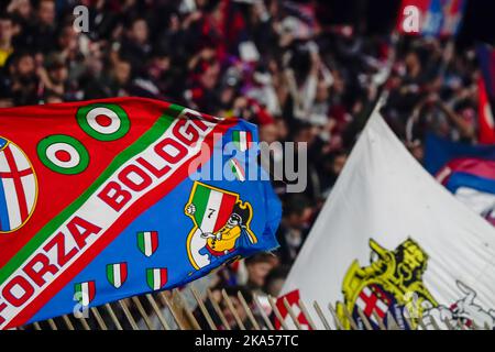 Monza, Italia - 31 ottobre 2022, Bologna bandiera FC durante il campionato italiano Serie Una partita di calcio tra l'AC Monza e il Bologna FC il 31 ottobre 2022 all'U-Power Stadium di Monza, Italia - Foto Morgese-Rossini / DPPI Foto Stock