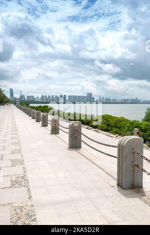 La bella città costiera di tianjin, quartiere finanziario e fiume haihe, Cina. Foto Stock