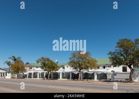 CITRUSDAL, SUD AFRICA - 9 SETTEMBRE 2022: Una scena di strada, con il Citrusdal Country Lodge, a Citrusdal nella Provincia del Capo Occidentale Foto Stock