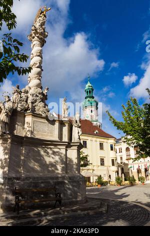 Statua della Santissima Trinità (1701) e Torre di vigilanza sul fuoco, Fo ter, Sopron, Ungheria Foto Stock