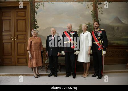 Visita di Stato da Israele: Sua Maestà il re di Norvegia Harald ospita un pranzo ufficiale in onore del presidente Shimon Peres al Palazzo reale di Oslo. Saranno presenti anche le loro altezze reali, il principe ereditario Haakon e la principessa ereditaria mette-Marit e la principessa Astrid, Mrs ferner. Nella foto: Principessa Astrid, presidente Shimon Peres, re Harald, principessa della Corona mette-Marit e principe ereditario Haakon. Foto Stock