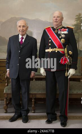 Visita di Stato da Israele: Sua Maestà il re di Norvegia Harald ospita un pranzo ufficiale in onore del presidente Shimon Peres al Palazzo reale di Oslo. Saranno presenti anche le loro altezze reali, il principe ereditario Haakon e la principessa ereditaria mette-Marit e la principessa Astrid, Mrs ferner. Nella foto: Il presidente Shimon Peres e il re Harald. Foto Stock