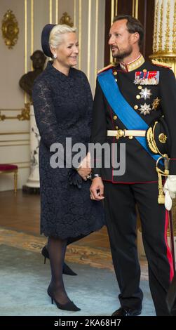 OSLO 20140902. Il presidente estone Toomas Hendrik Ilves è stato ricevuto dal re Harald, dalla regina Sonja, dal principe ereditario Haakon, dalla principessa ereditaria mette-Marit e dalla principessa Astrid, quando è venuto in una visita ufficiale di stato di un giorno in Norvegia martedì. Nella foto: Principessa della Corona mette-Marit e Principe della Corona Haakon. Foto: Berit Roald/ Foto Stock