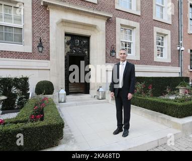 Bruxelles 20140930. L'ex primo ministro norvegese Jens Stoltenberg si è trasferito nella residenza della NATO a Bruxelles ed è pronto per un nuovo incarico come Segretario generale della NATO. Martedì mattina Jens Stoltenberg incontra la stampa norvegese a Bruxelles, in Belgio. Foto: Lise Aaserud/ Foto Stock